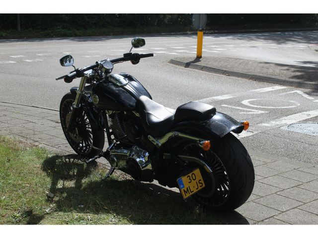 harley-davidson - softail-breakout-114