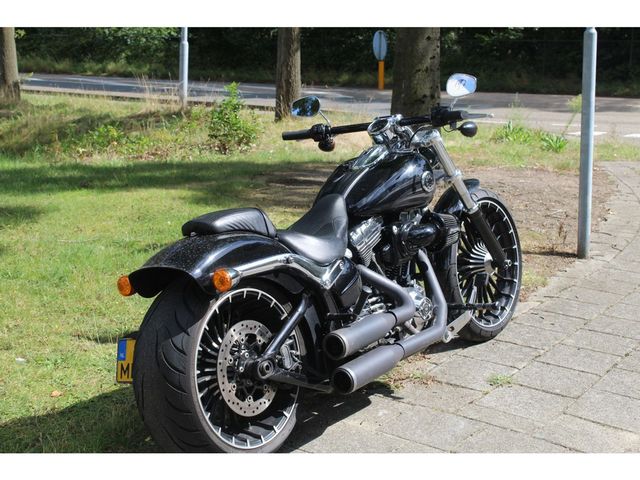 harley-davidson - softail-breakout-114