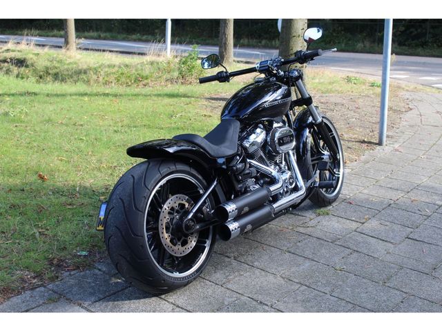 harley-davidson - softail-breakout-114