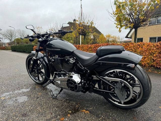 harley-davidson - softail-breakout-114