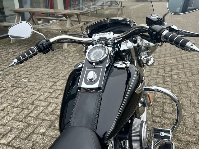 harley-davidson - softail-deluxe-flstn