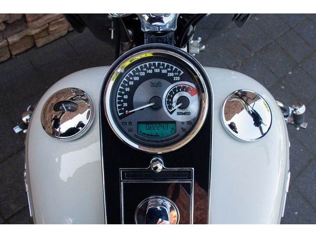 harley-davidson - softail-deluxe-flstn