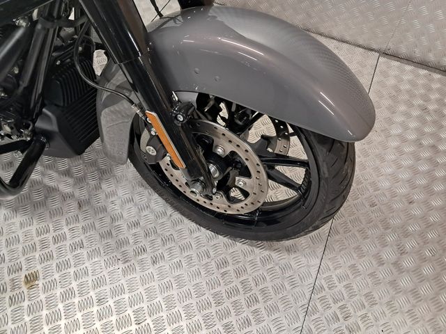 grey street glide