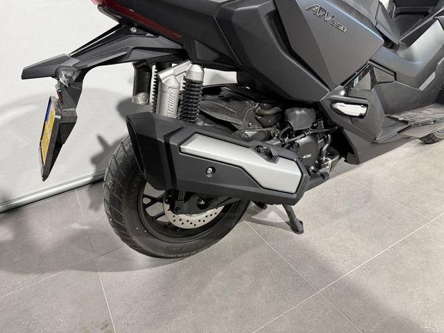 honda - adv-350