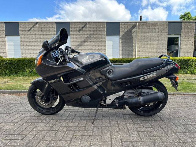 honda - cbr-1000-f