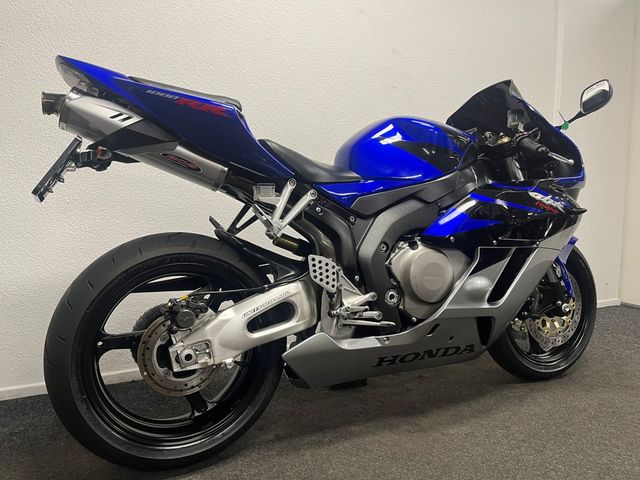 honda - cbr-1000-rr-fireblade