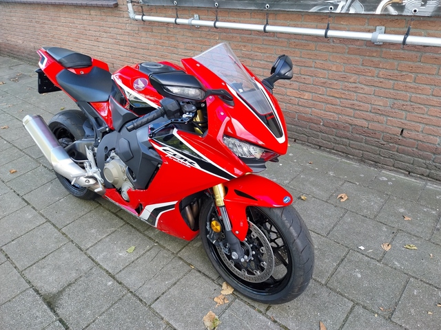 honda - cbr-1000-rr-fireblade