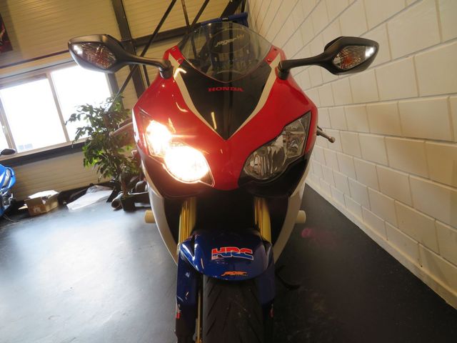 honda - cbr-1000-rr-fireblade