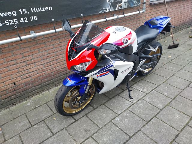 honda - cbr-1000-rr-fireblade