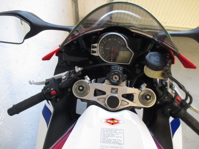 honda - cbr-1000-rr-fireblade