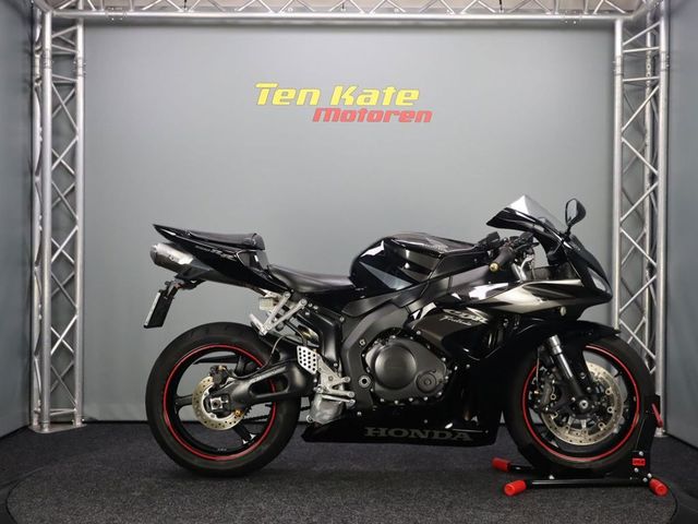 honda - cbr-1000-rr-fireblade