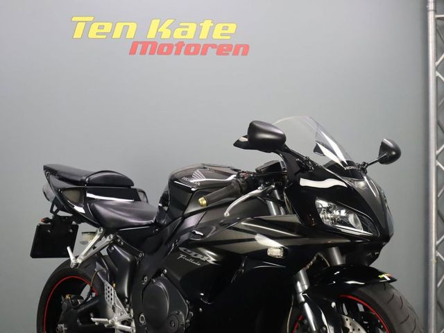 honda - cbr-1000-rr-fireblade