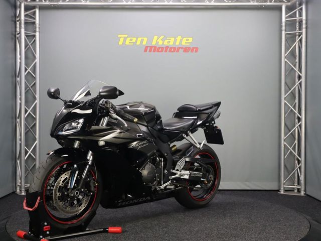 honda - cbr-1000-rr-fireblade