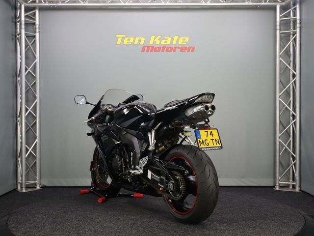 honda - cbr-1000-rr-fireblade