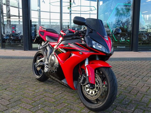 honda - cbr-1000-rr-fireblade