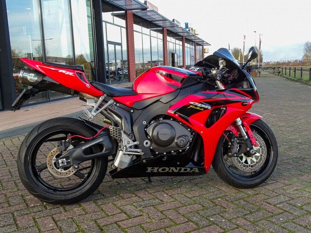 honda - cbr-1000-rr-fireblade