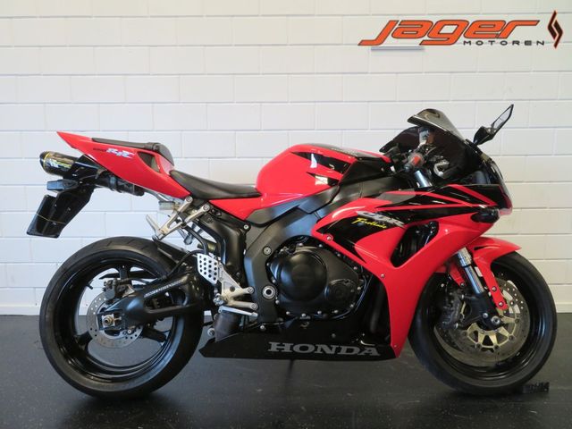 honda - cbr-1000-rr-fireblade