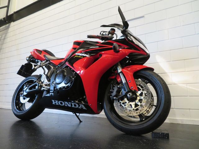 honda - cbr-1000-rr-fireblade