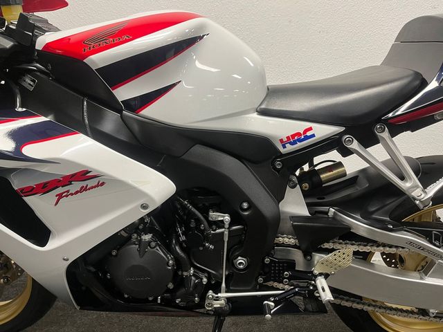 honda - cbr-1000-rr-fireblade