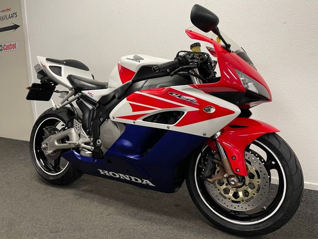 honda - cbr-1000-rr-fireblade