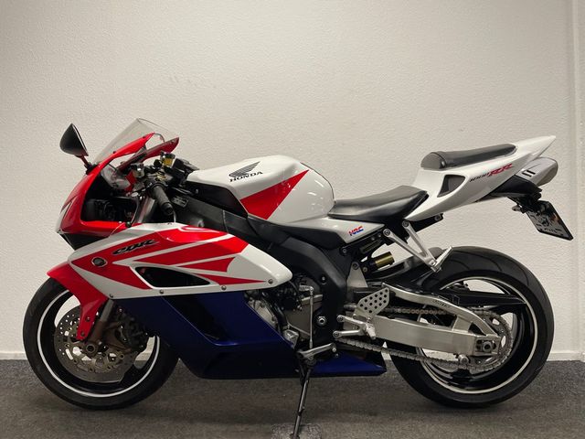 honda - cbr-1000-rr-fireblade