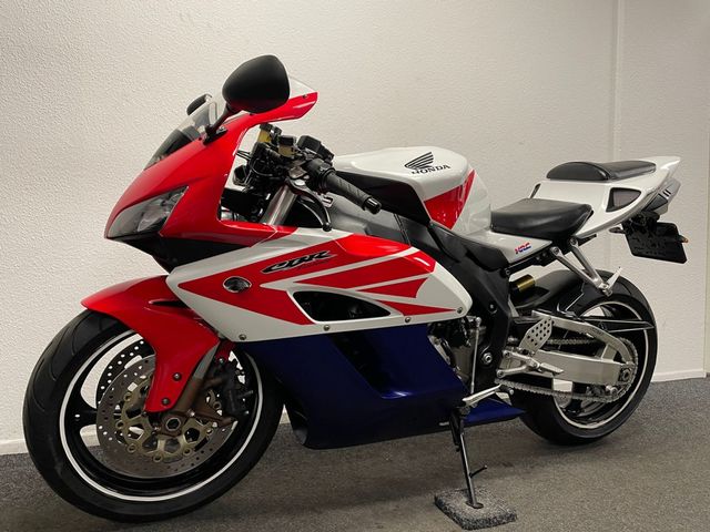 honda - cbr-1000-rr-fireblade