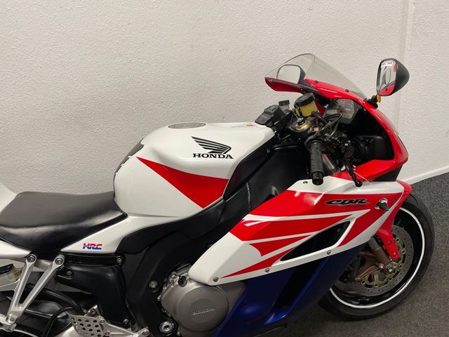 honda - cbr-1000-rr-fireblade