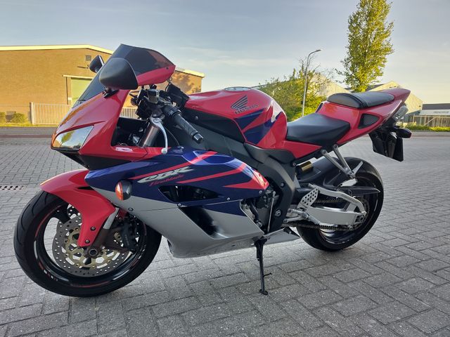honda - cbr-1000-rr-fireblade