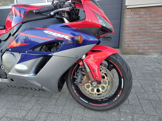 honda - cbr-1000-rr-fireblade