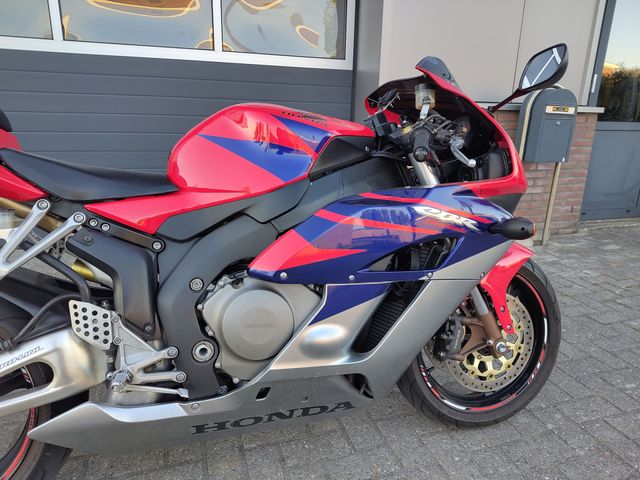 honda - cbr-1000-rr-fireblade