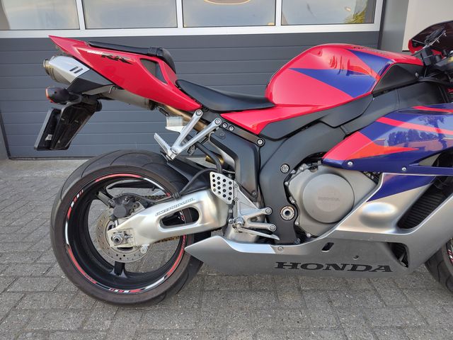honda - cbr-1000-rr-fireblade