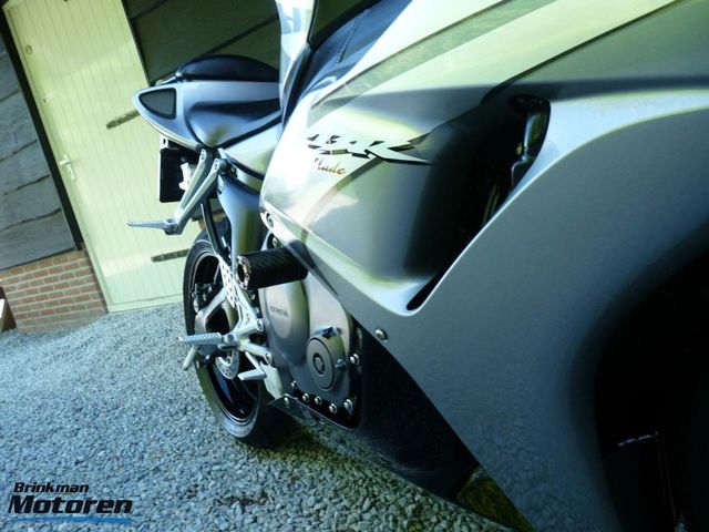 honda - cbr-1000-rr-fireblade