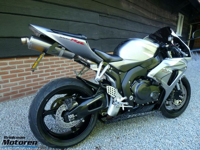 honda - cbr-1000-rr-fireblade