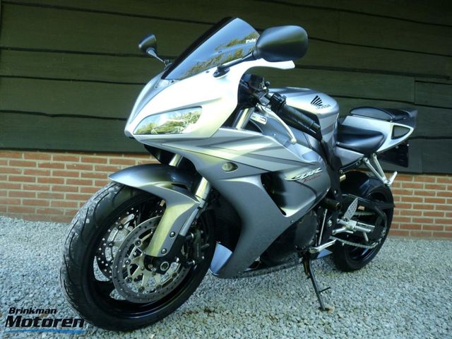 honda - cbr-1000-rr-fireblade