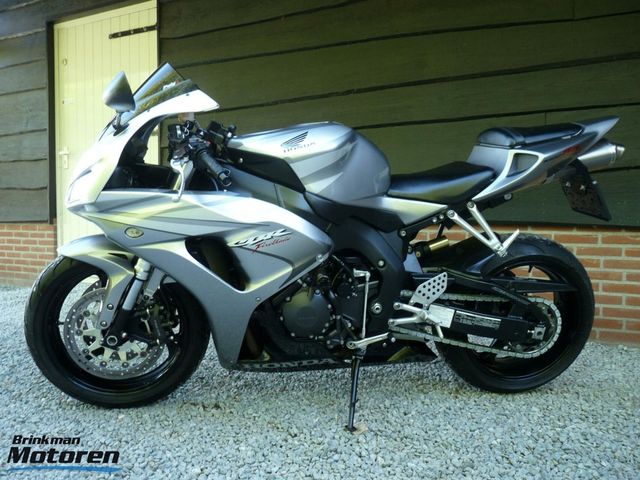 honda - cbr-1000-rr-fireblade