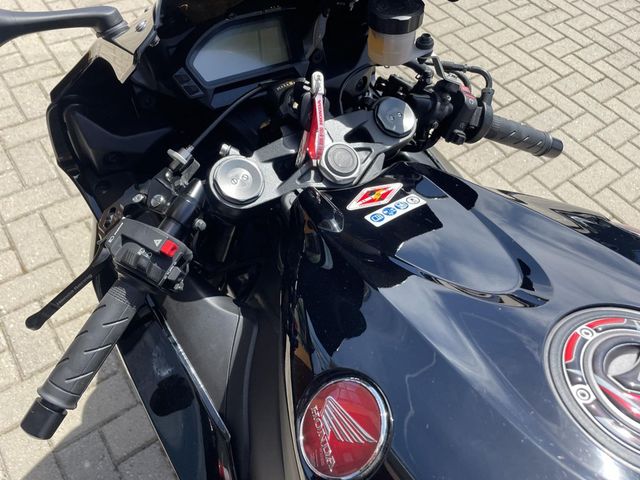 honda - cbr-1000-rr-fireblade