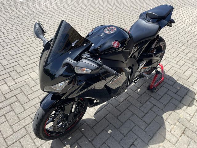 honda - cbr-1000-rr-fireblade