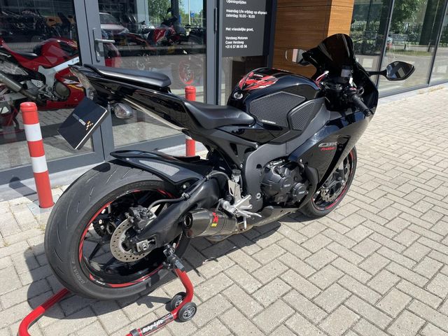 honda - cbr-1000-rr-fireblade