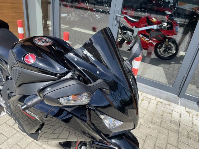honda - cbr-1000-rr-fireblade