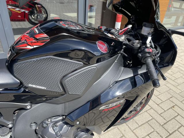 honda - cbr-1000-rr-fireblade