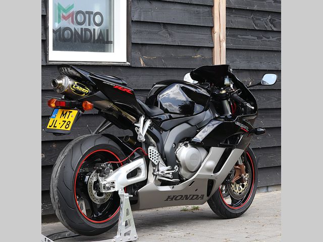 honda - cbr-1000-rr-fireblade
