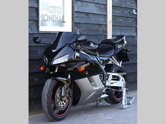 honda - cbr-1000-rr-fireblade