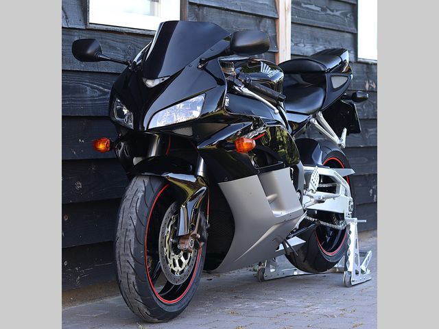 honda - cbr-1000-rr-fireblade