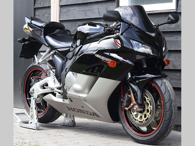 honda - cbr-1000-rr-fireblade