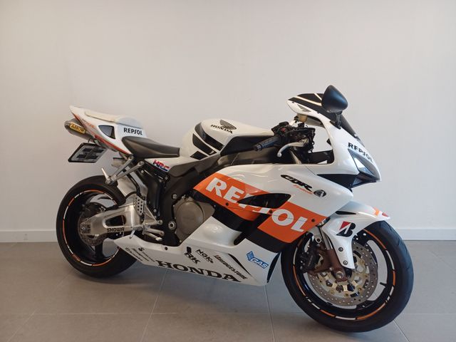 honda - cbr-1000-rr-fireblade