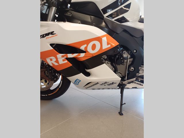 honda - cbr-1000-rr-fireblade