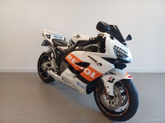 honda - cbr-1000-rr-fireblade