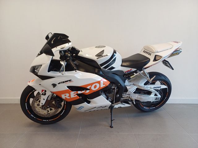honda - cbr-1000-rr-fireblade