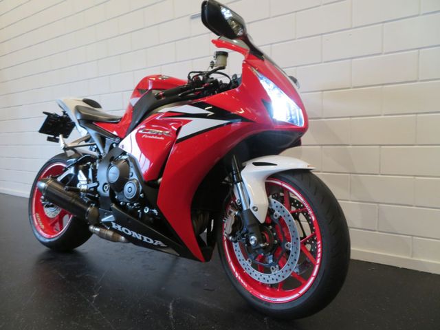 honda - cbr-1000-rr-fireblade