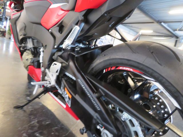 honda - cbr-1000-rr-fireblade